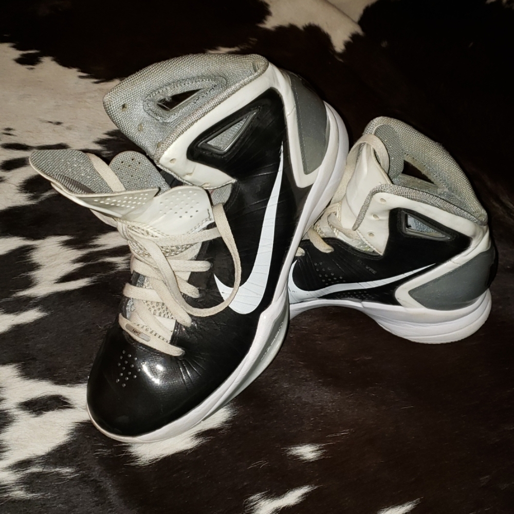 Womens Nike Hyperdunks basketball shoe
